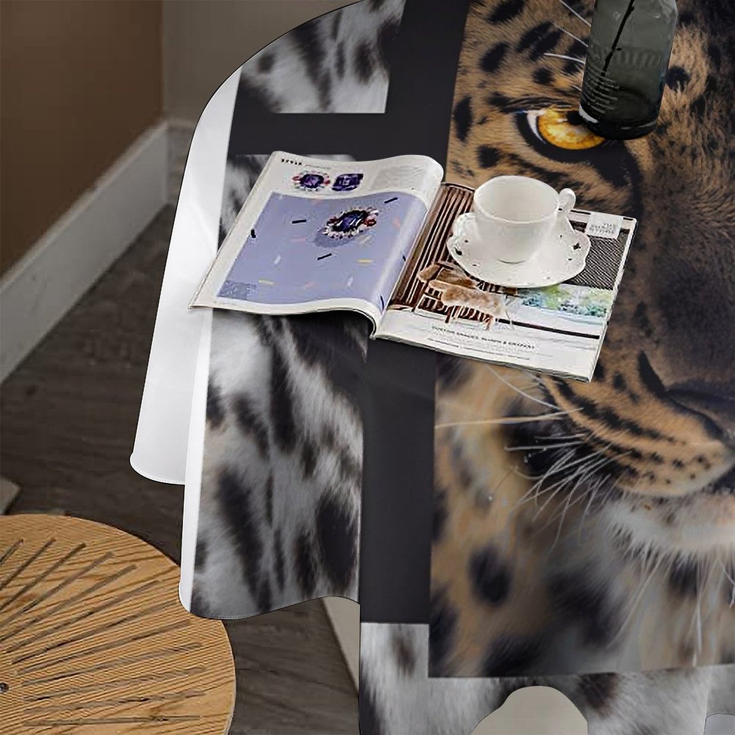Round Tablecloth on Round Table