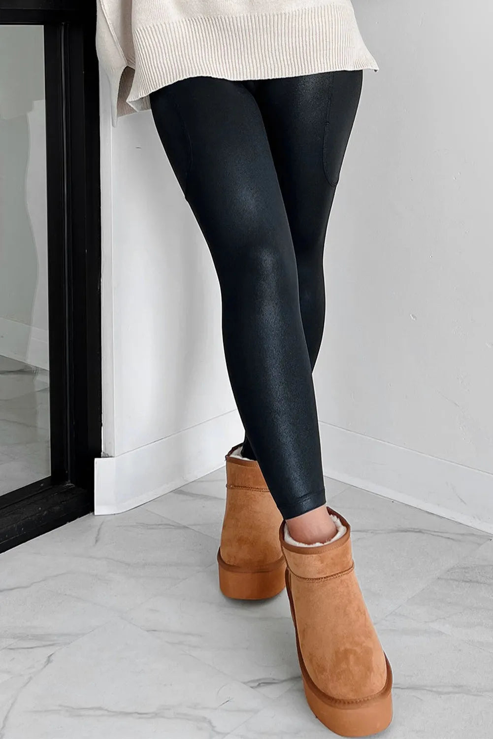 Pocketed V-Cut Waist Leggings-small-XL