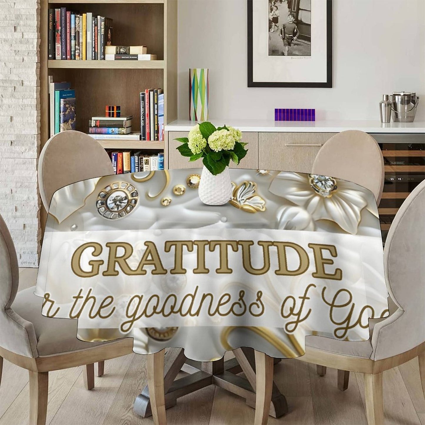 Round Tablecloth on Round Table