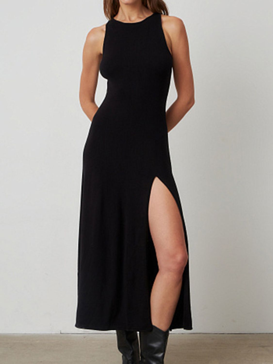 Side Slit Round Neck Sleeveless Dress (white/black/tan)