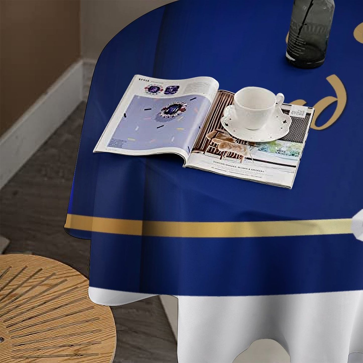 Round Tablecloth on Round Table